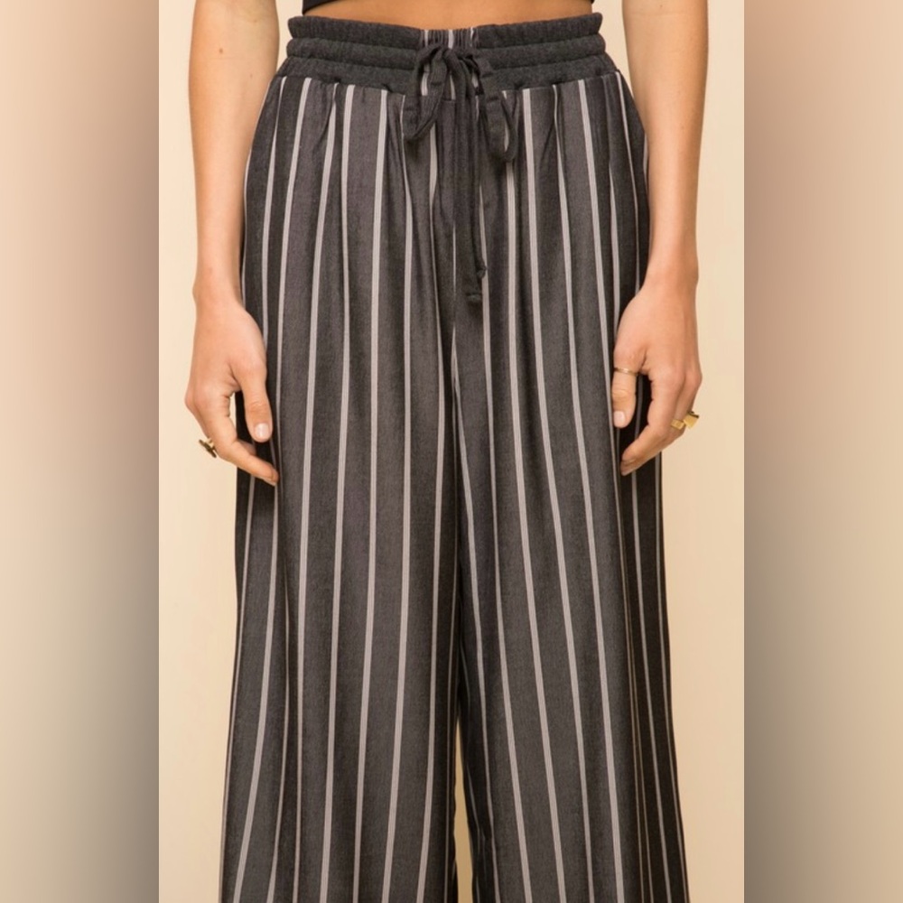 BANDING WAIST WOVEN STRIPE CROP PANTS! 🖤 - Picture 4 of 6
